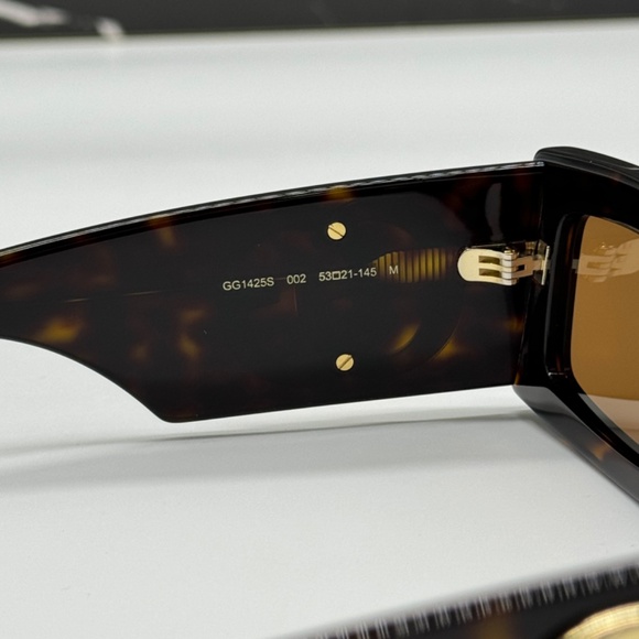NEW GUCCI Rectangular frame sunglasses in tortoiseshell acetate WOMEN GUCCI - Picture 10 of 13